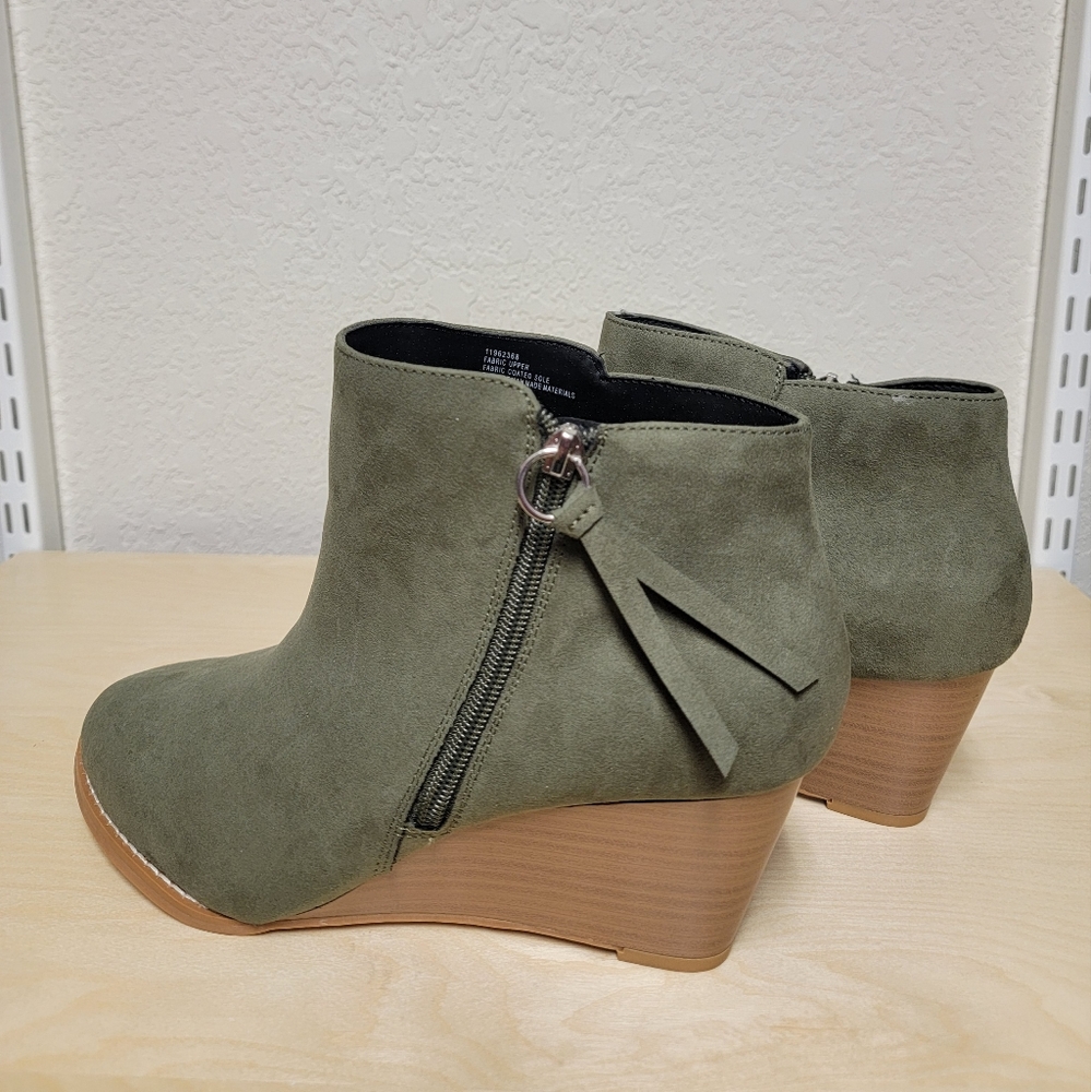 Torrid Wedge Boots, 10W